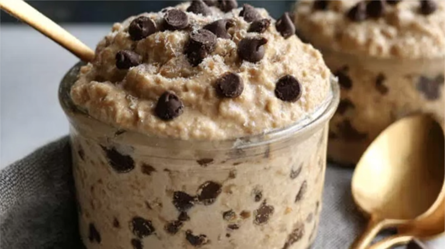 Cookie Dough Overnight Oats in a mason jar topped with chocolate chips