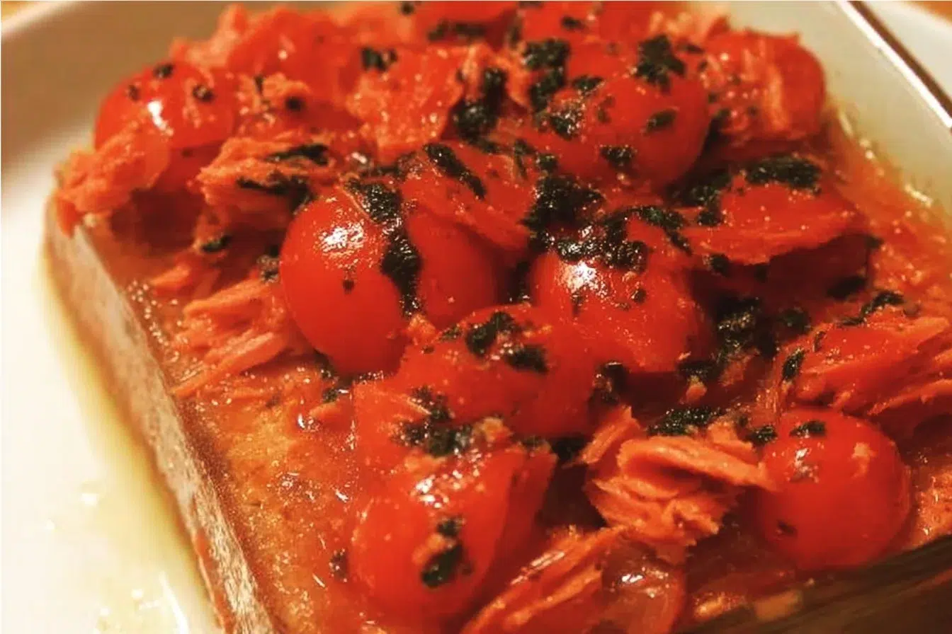 Delicious Vegan Tomato Tuna served with fresh vegetables